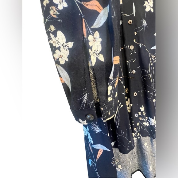 NWT Dark Navy Floral top - Picture 3 of 8